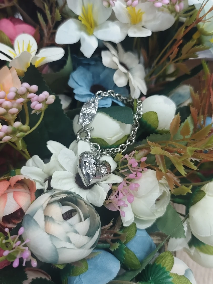 铜合金项链 时尚买手潮流 wanne 链接【银色爱心钻链条手链】