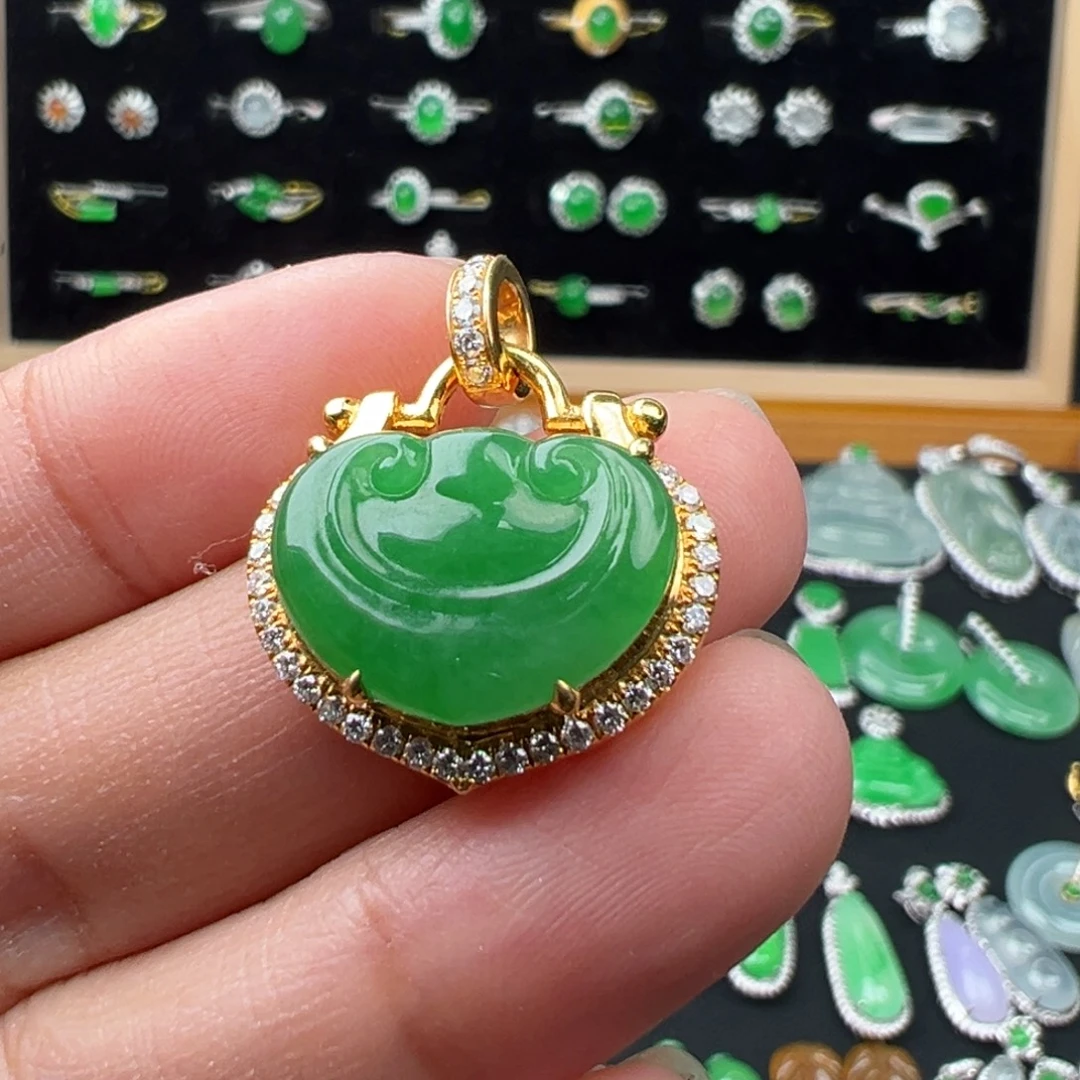 翡翠18K金镶嵌颈饰如意