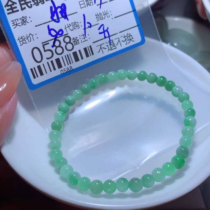 翡翠未镶嵌颈饰在