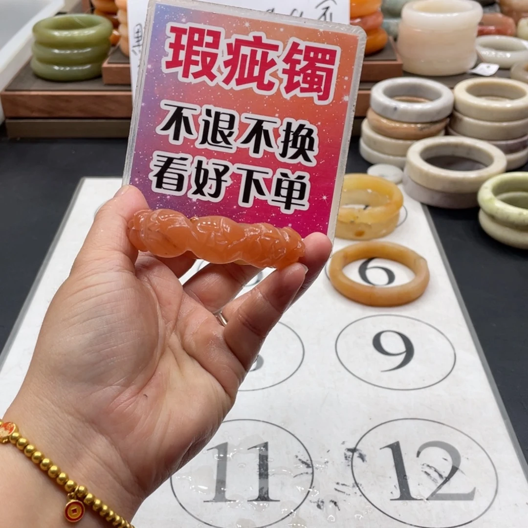 筱***.未镶嵌手镯石英质玉