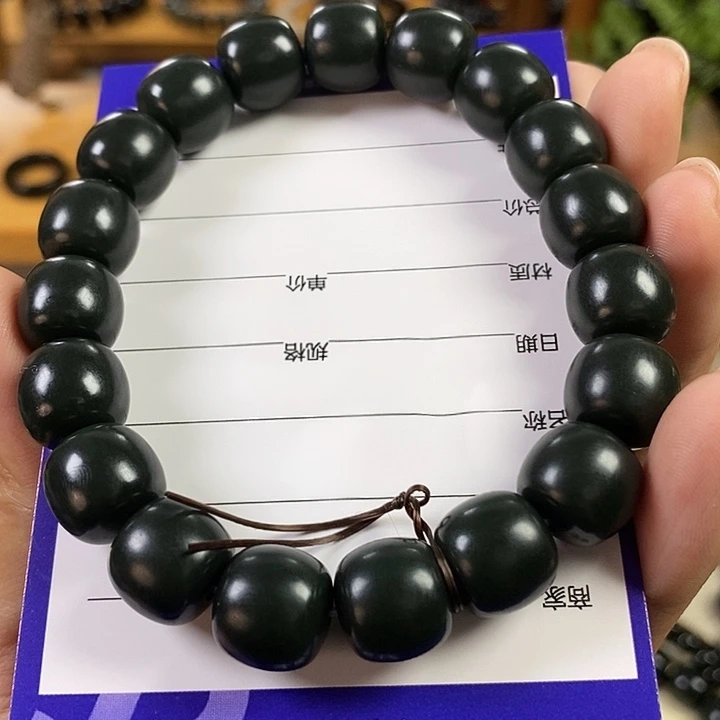 乌***！和田玉未镶嵌手链