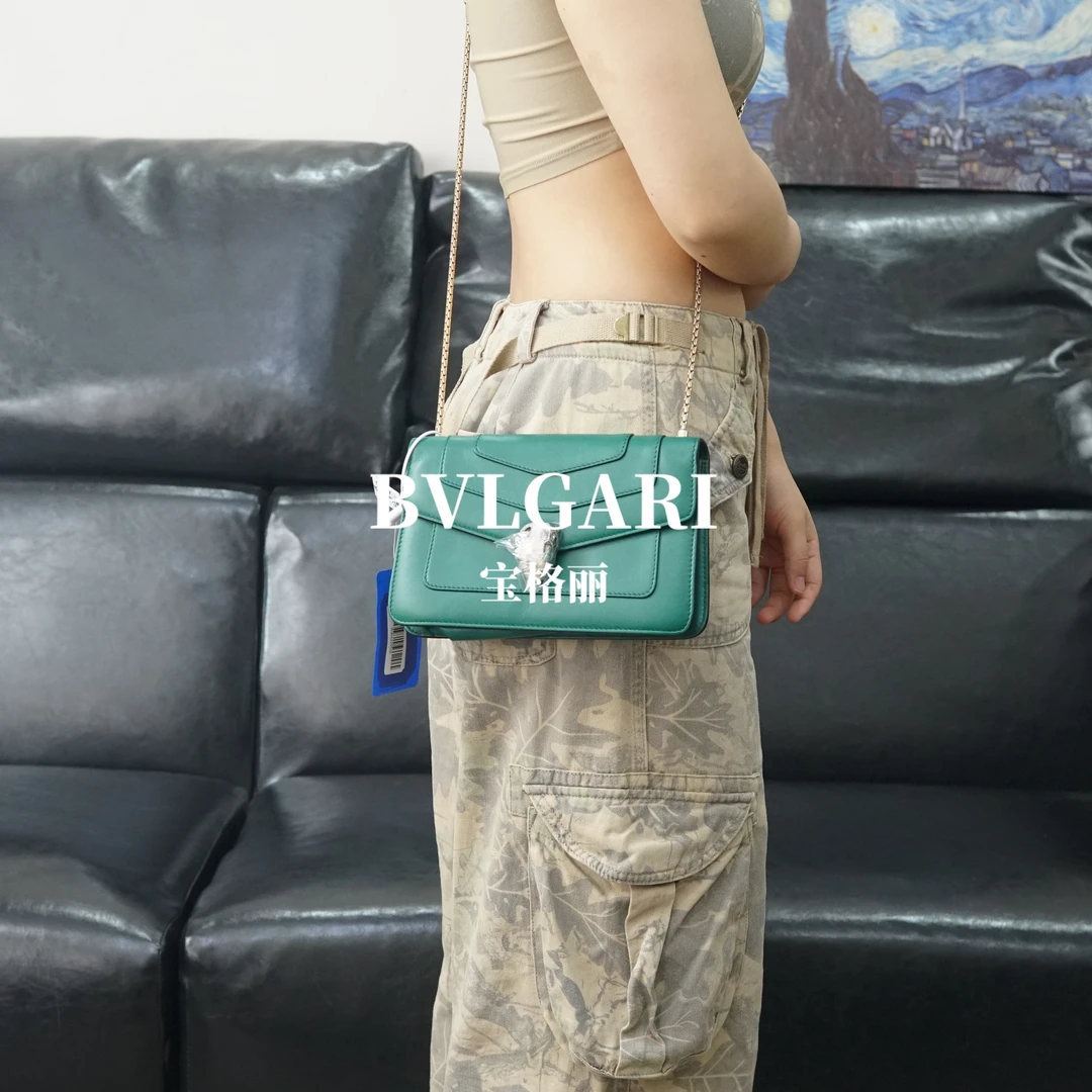 95新 BVLGARI/宝格丽 绿色蛇头斜挎包/WJ04229532/9532