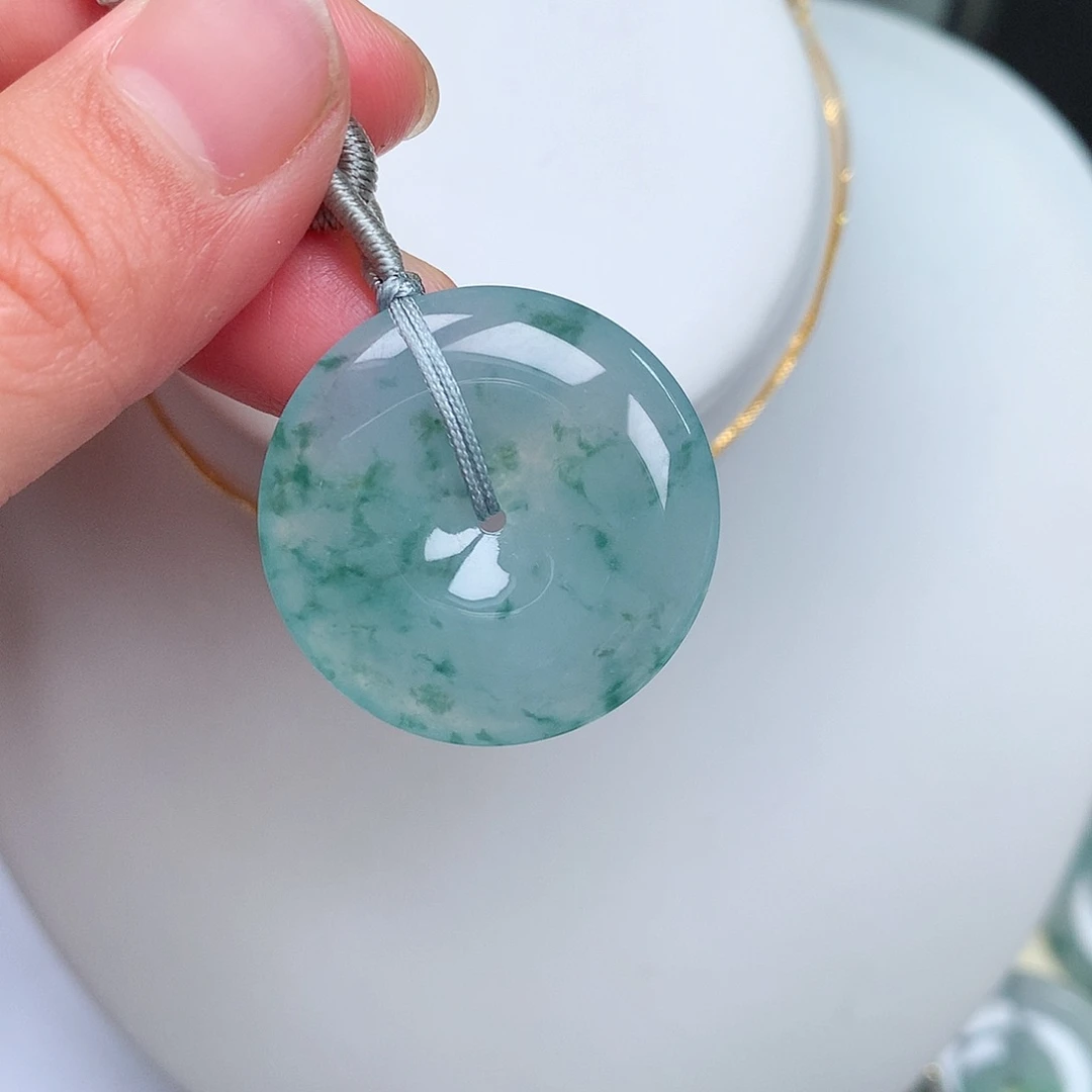 翡翠颈饰未镶嵌平安扣