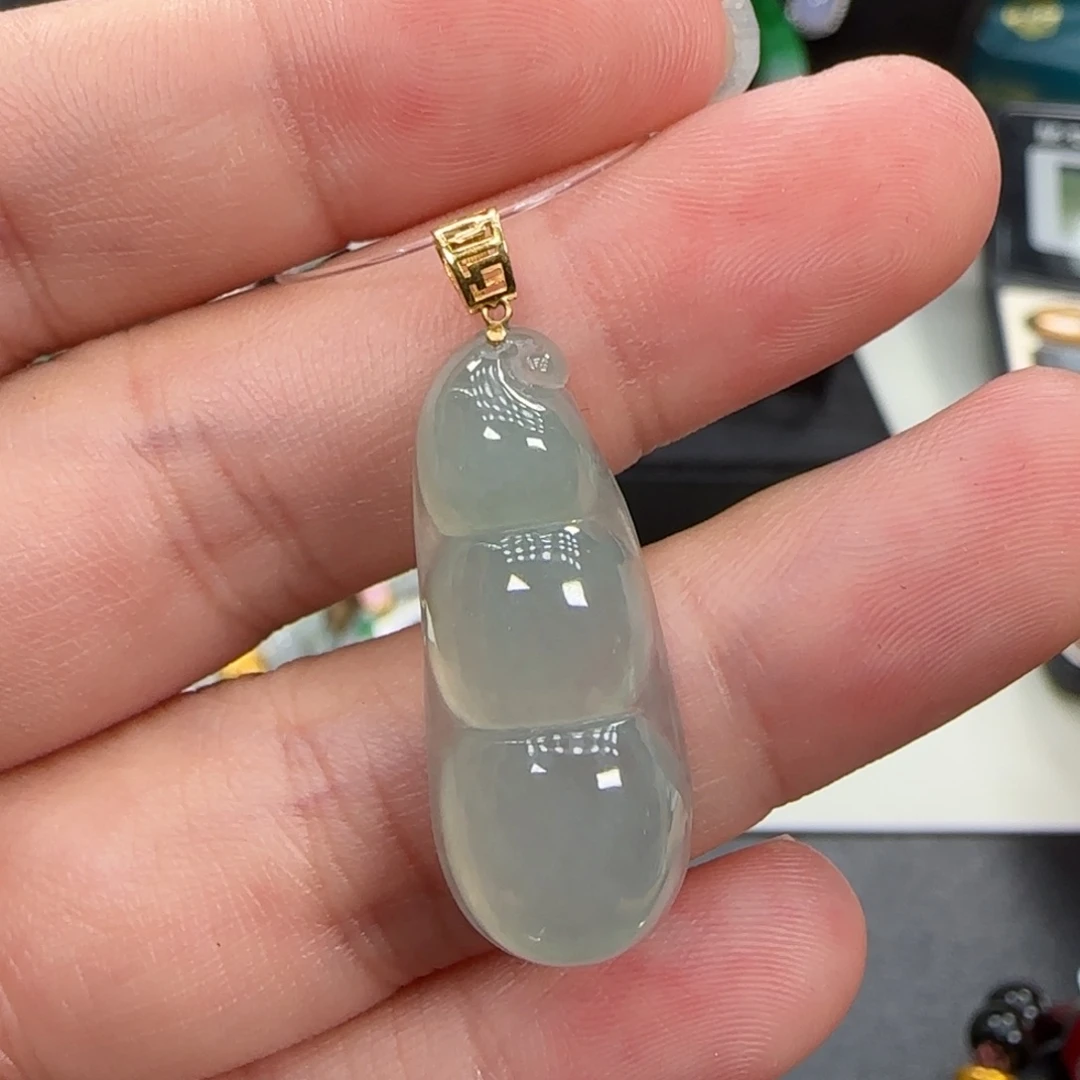 18K金镶嵌挂件翡翠