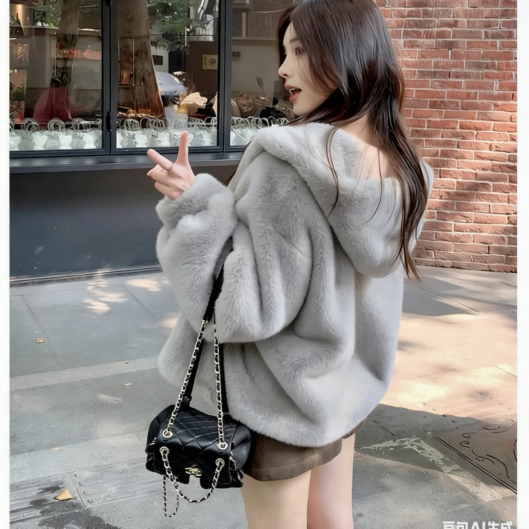 灰色连帽拉链款毛毛外套