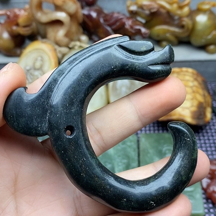未镶嵌蛇纹石玉颈饰
