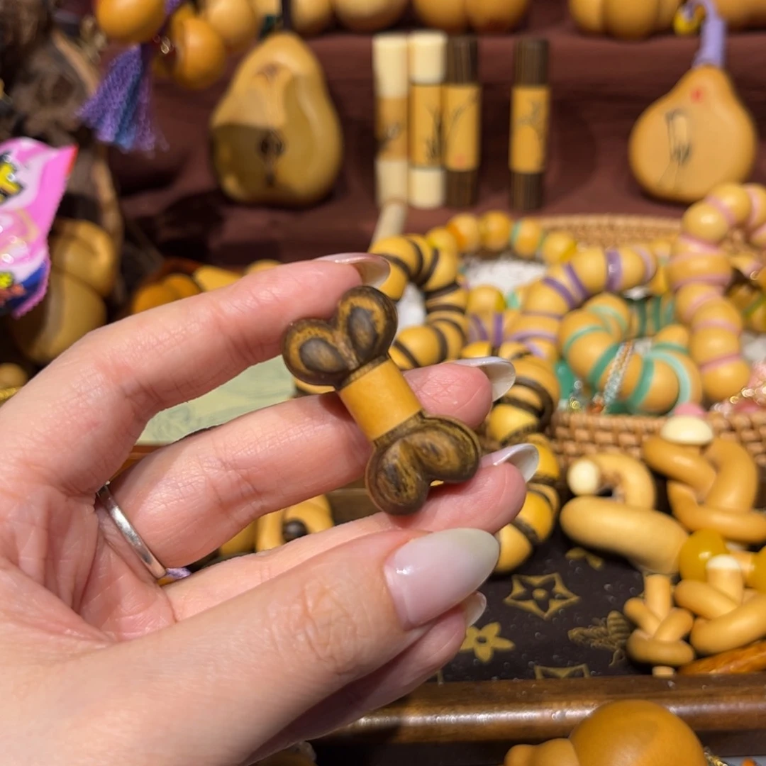 申*随单虎斑木骨头一个。