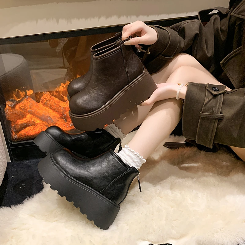 森系筒靴女英伦风圆头秋季增高高跟马丁靴秋冬