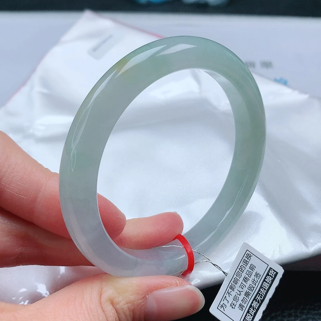 翡翠手镯未镶嵌56圈