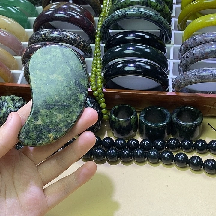 蛇纹石玉未镶嵌药王石