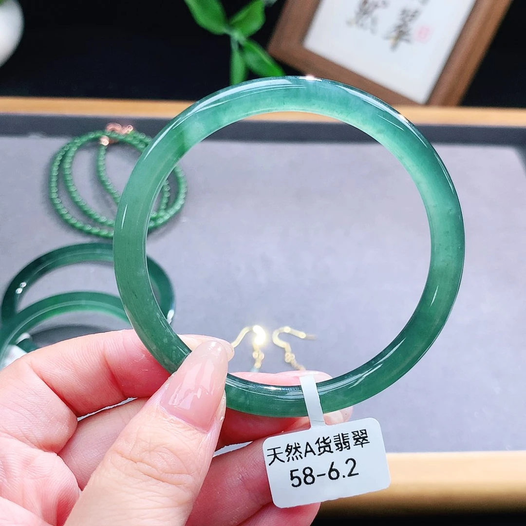 翡翠手镯（圆镯）未镶嵌