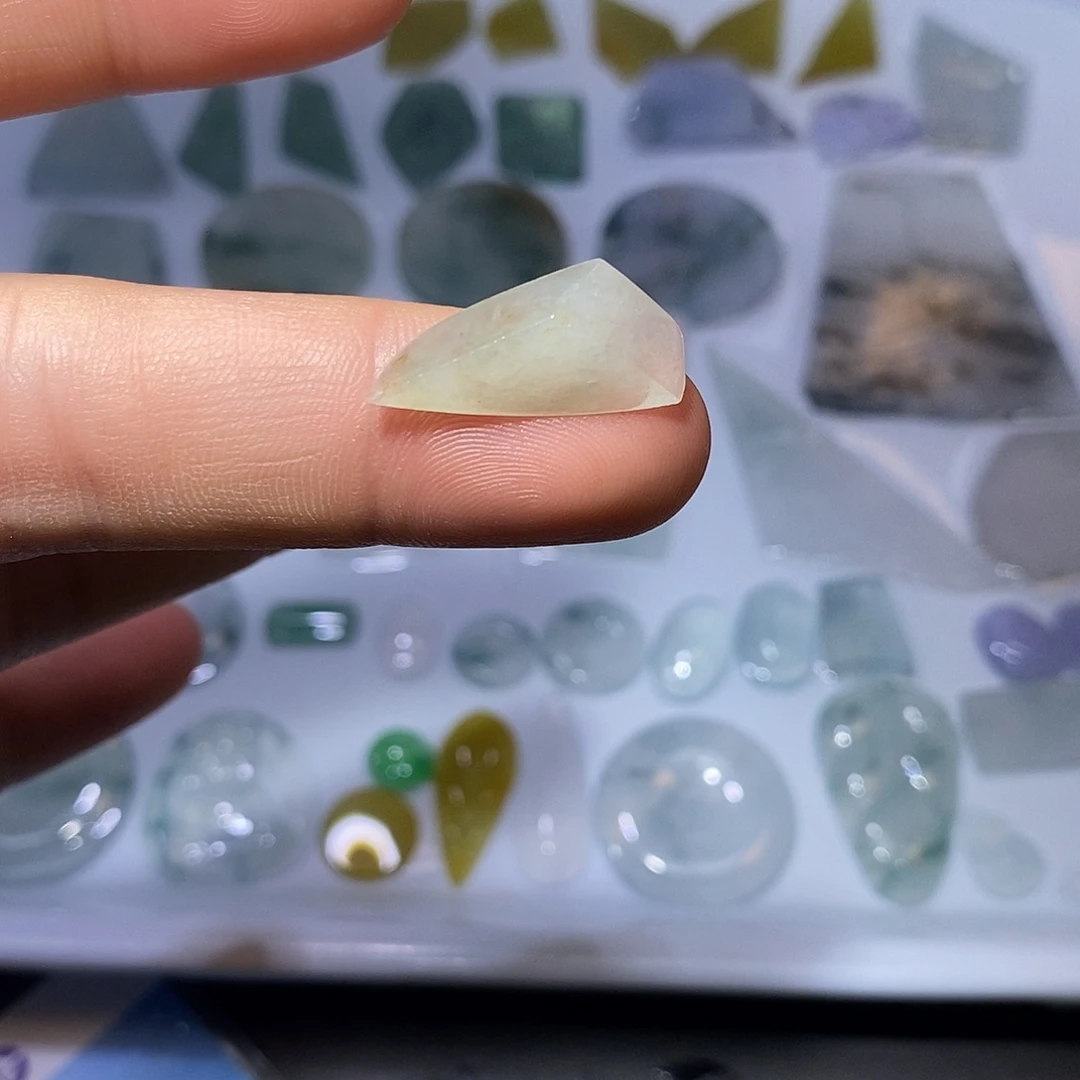 翡翠未镶嵌颈饰7777