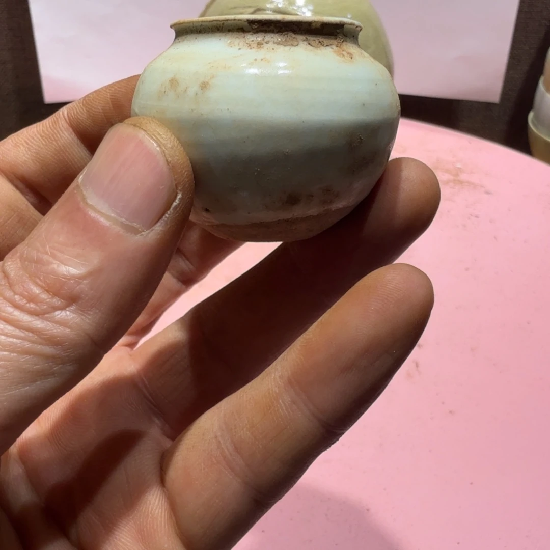 陶其他漂亮的小瓷瓶子