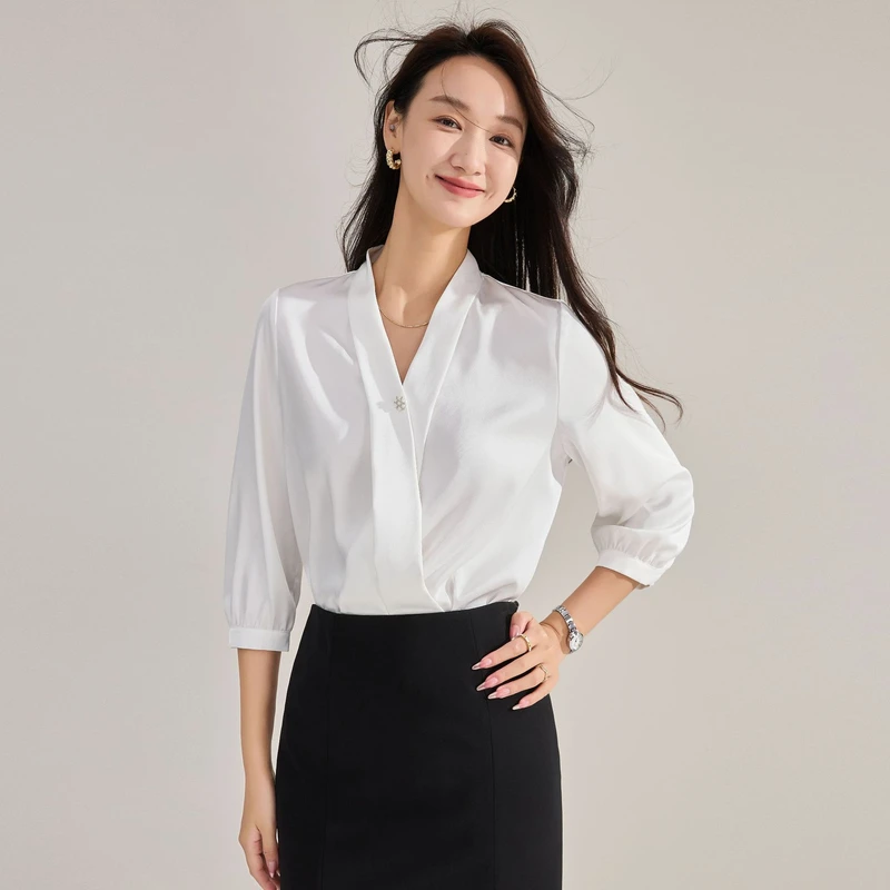 【时代双鱼】25春季柔光缎面V领通勤职场白色衬衫设计感七分袖上衣