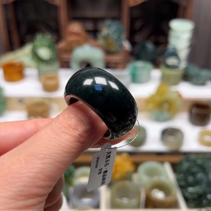 和田玉戒指未镶嵌晨*。