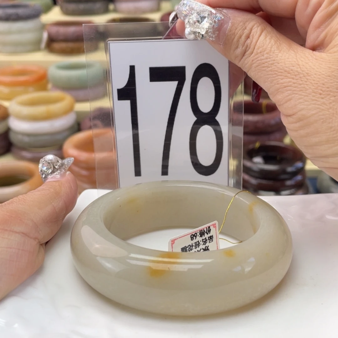 【闪购商品】石英质玉手镯未镶嵌