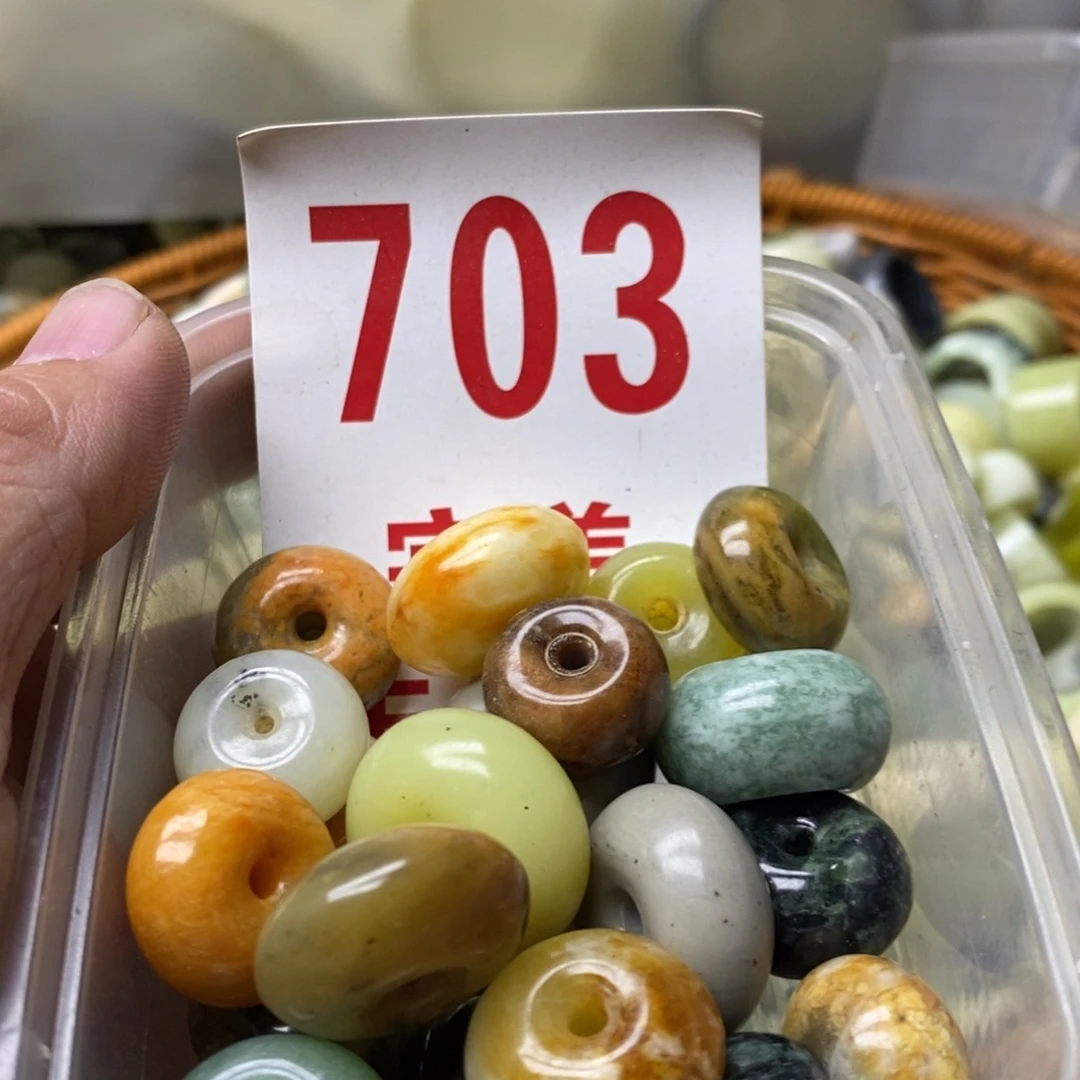 蛇纹石玉挂坠未镶嵌