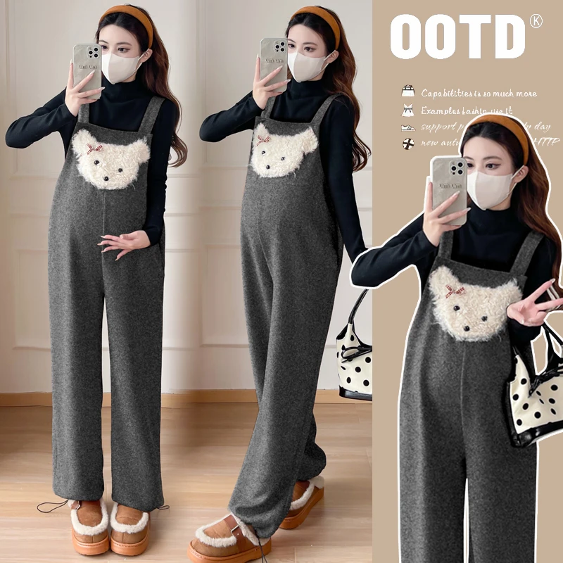 孕妇装秋冬装2025新款时尚款冬季针织打底上衣女卡通背带裤两件套