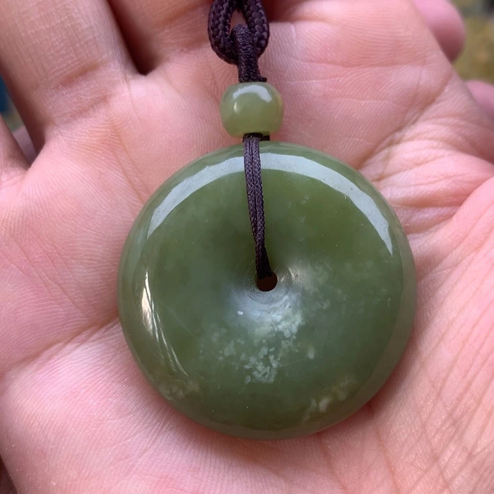 【闪购商品】透闪石质玉吊坠未镶嵌