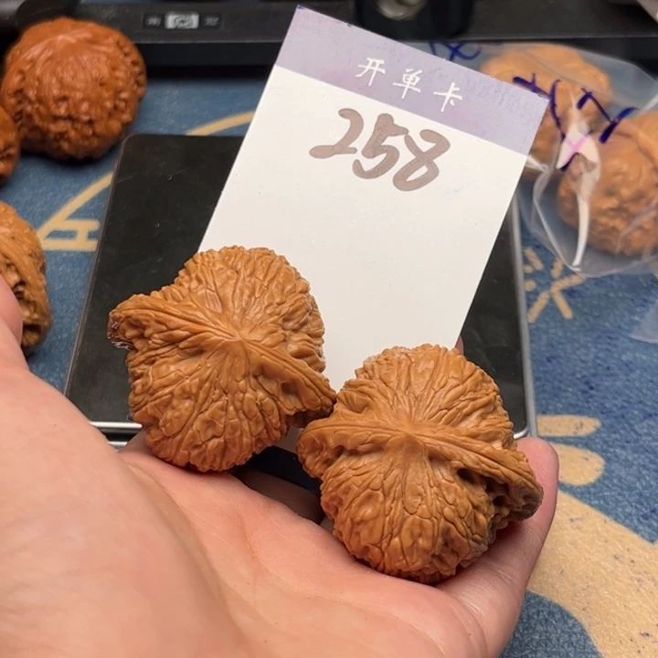 文玩核桃吊坠￴****I泥鳅背 44精修 258