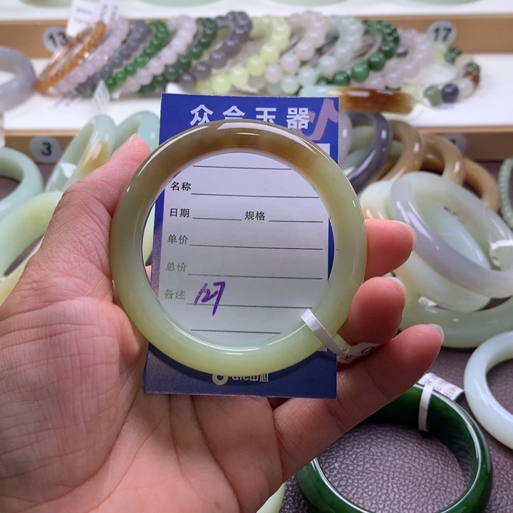和田玉未镶嵌手镯