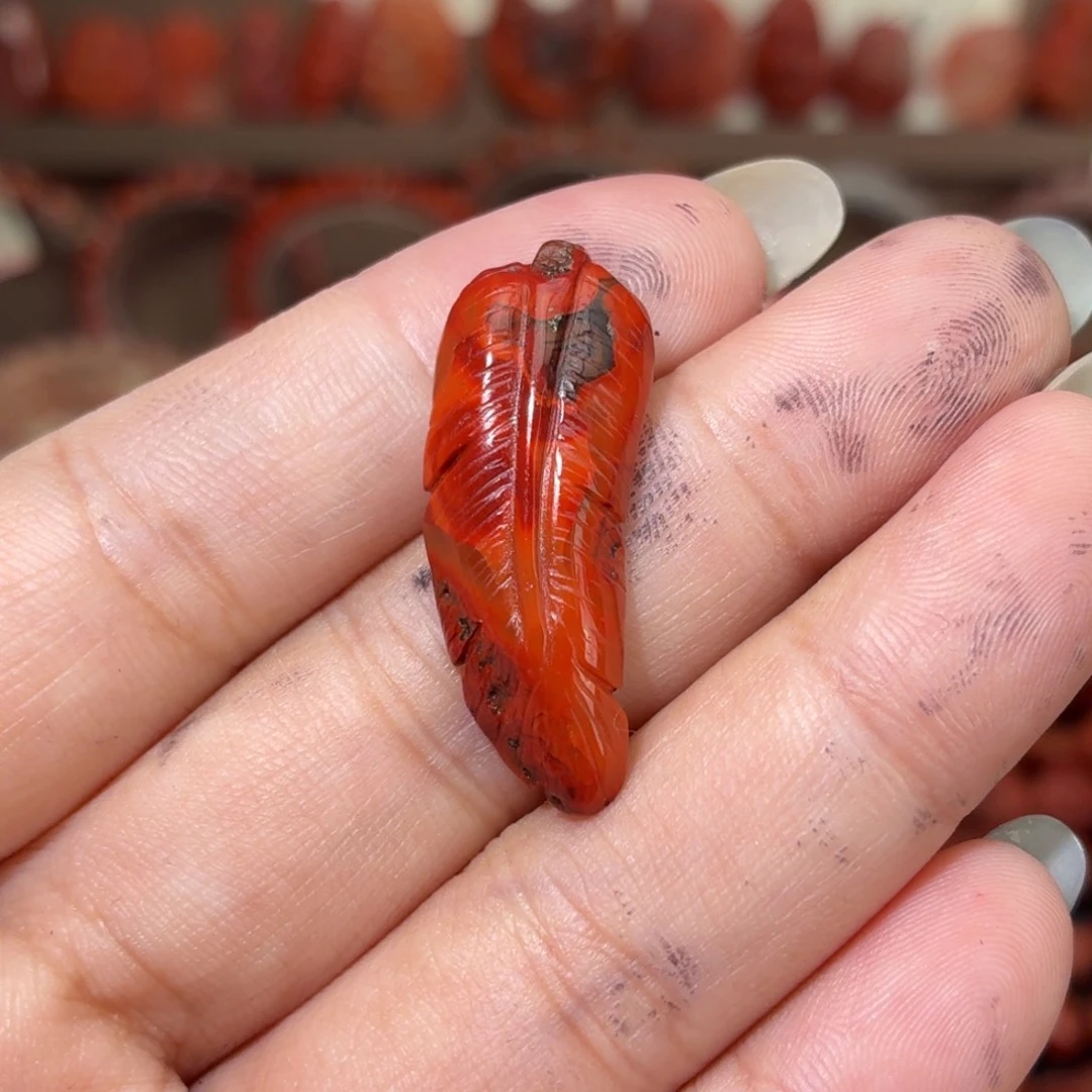 南红玛瑙未镶嵌颈饰吊坠羽毛