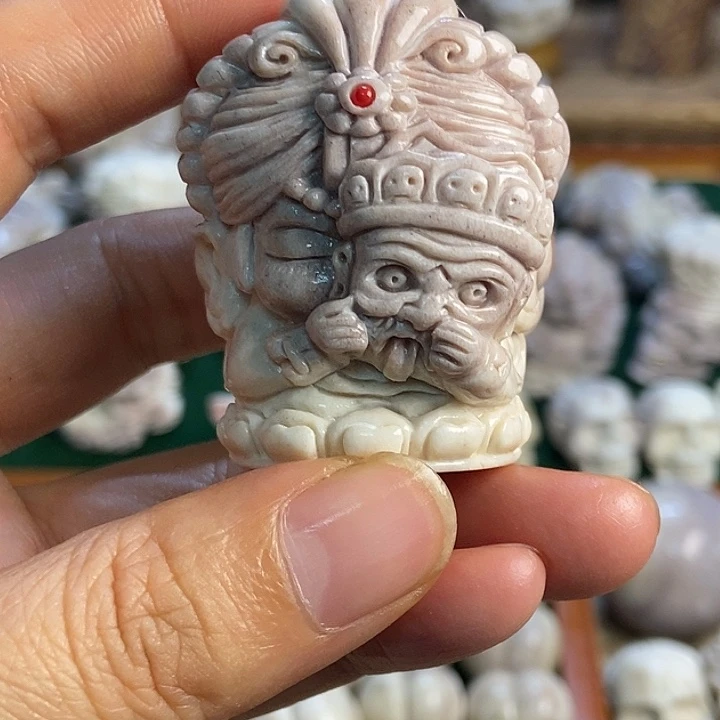 张**泼配饰鹿角雕刻一个出