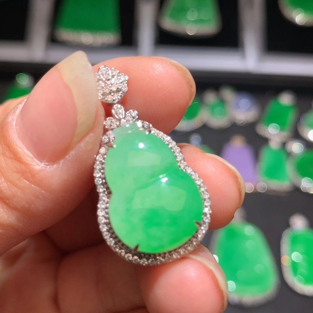 翡翠颈饰18K金镶嵌翡翠