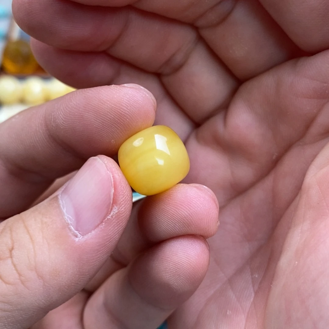 摩***拉未镶嵌蜜蜡裸石配饰