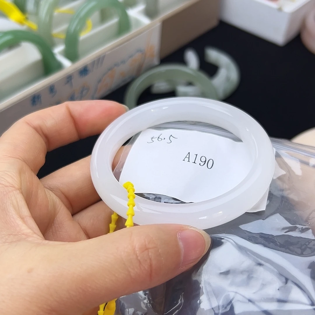 石英质玉未镶嵌手镯