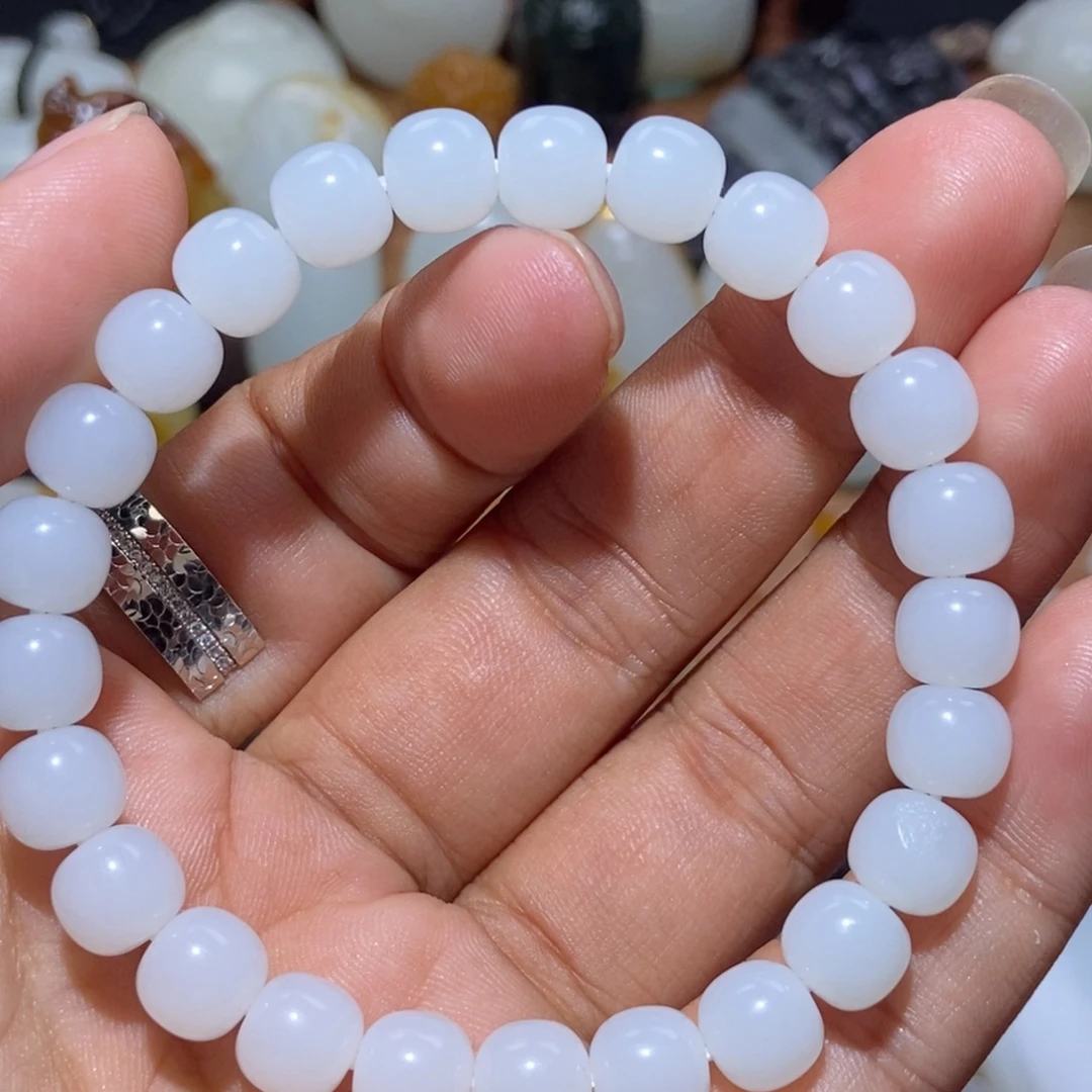 柚***子和田玉未镶嵌颈饰