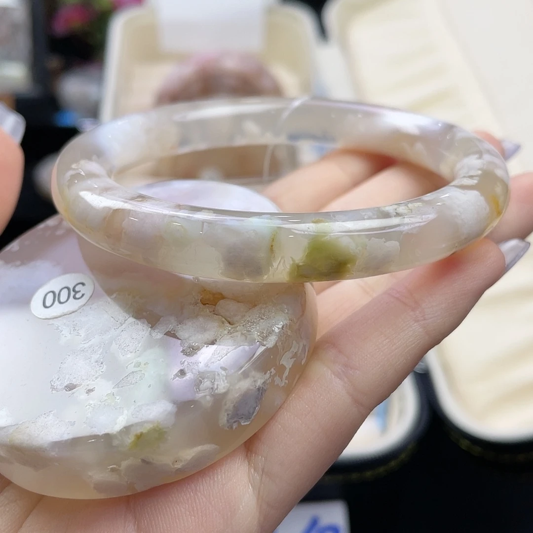 石英质玉手镯未镶嵌艾****60.300