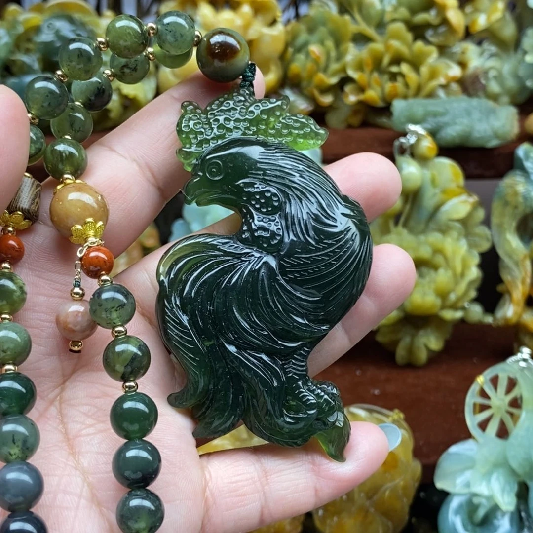 蛇纹石玉颈饰未镶嵌公鸡