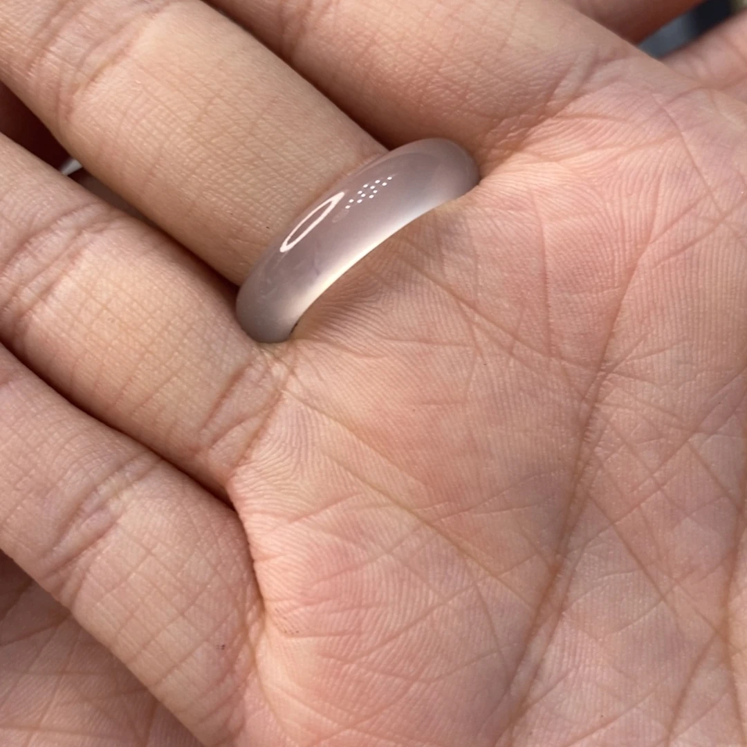 未镶嵌戒圈石英质玉
