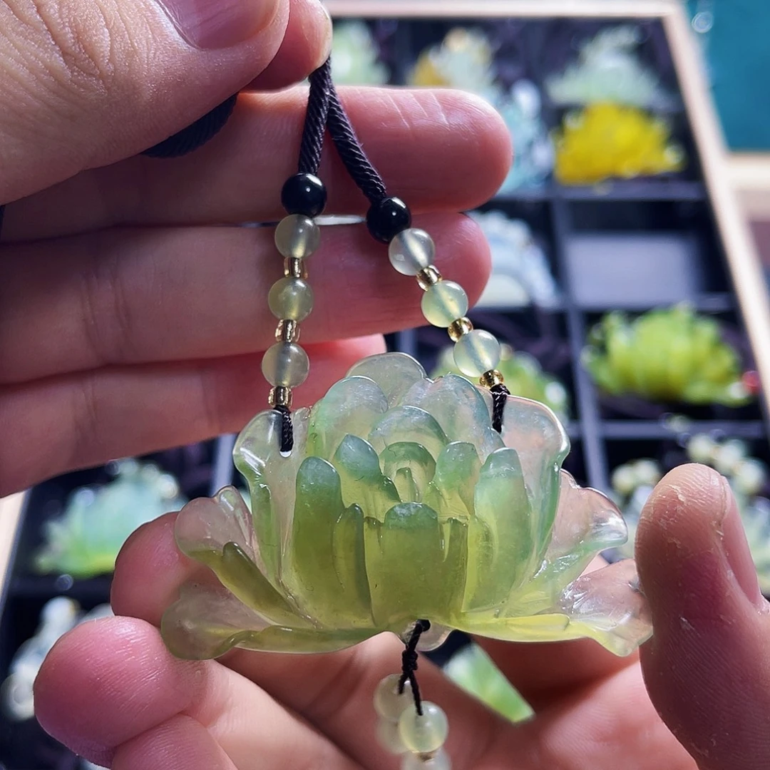 蛇纹石玉未镶嵌颈饰