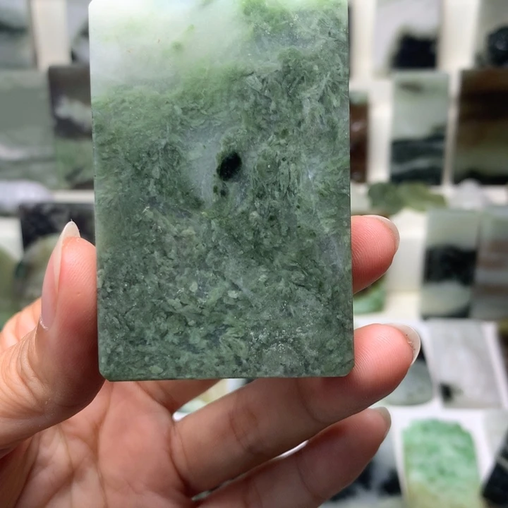 独山玉未镶嵌颈饰