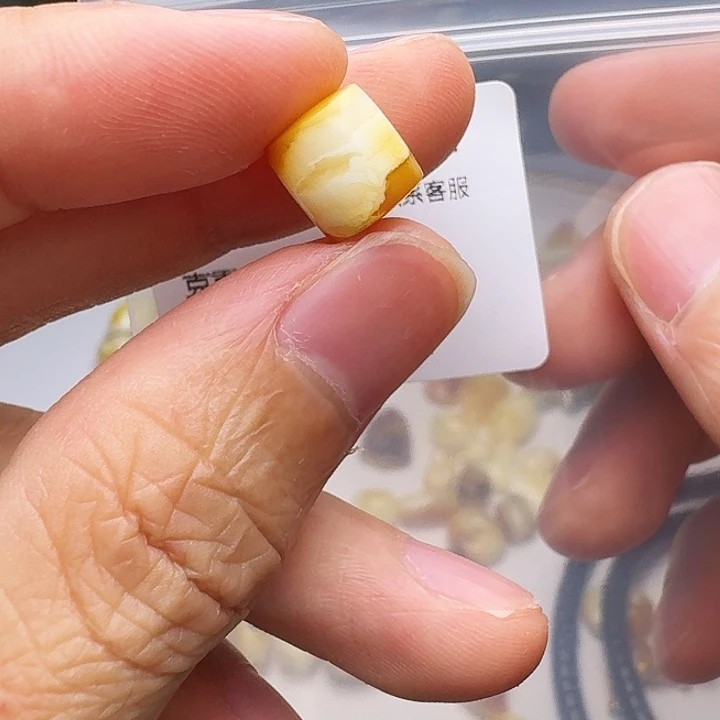 琥珀未镶嵌裸石琥珀