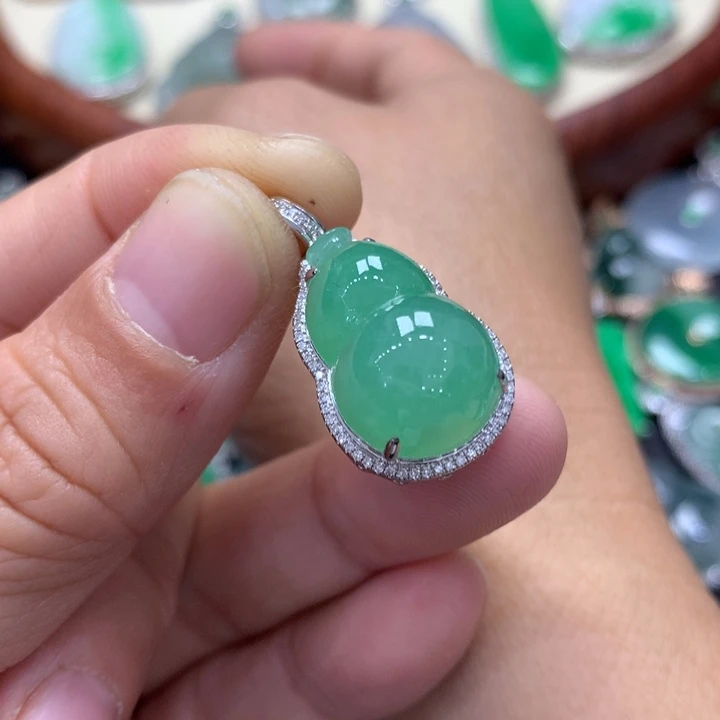 翡翠吊坠(不含链)18K金镶嵌