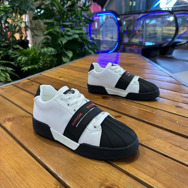 秋季轻质休闲风青年春秋休闲板鞋潮流男士板鞋