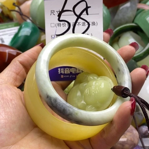 蛇纹石玉颈饰未镶嵌