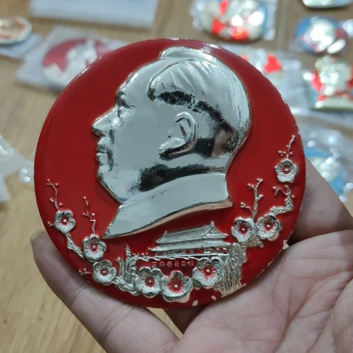 1***1其他普通金属圆形红色人物像章