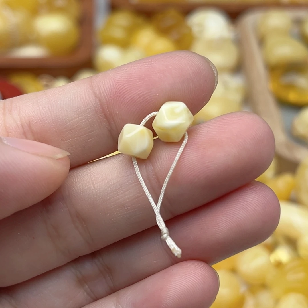 蜜蜡未镶嵌裸石天然