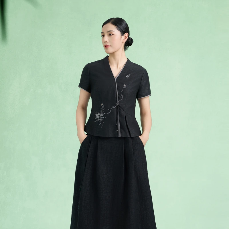 韦小宝24年春夏新款桑蚕丝薄香云纱龟纹V领小衫2421101491