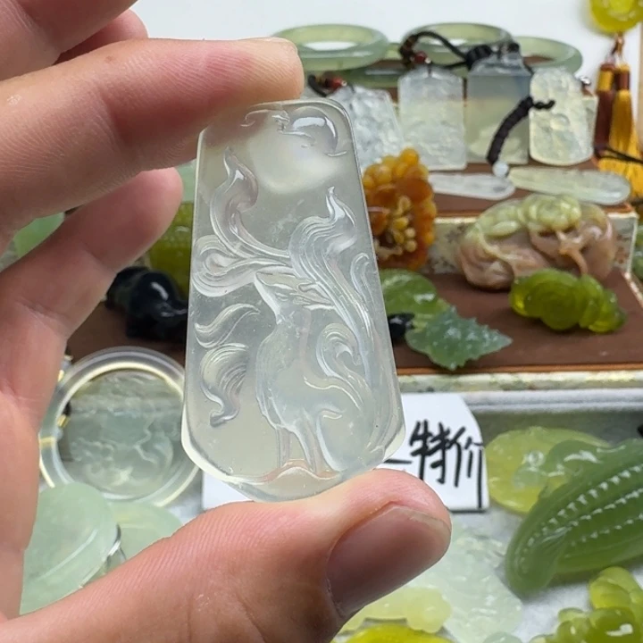 灯***珊未镶嵌蛇纹石玉颈饰