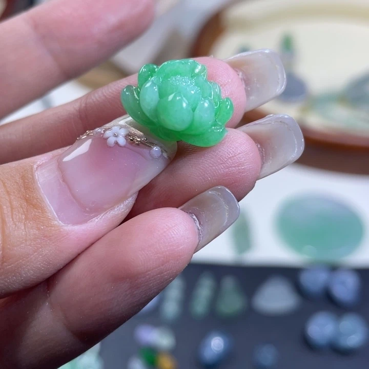 颈饰未镶嵌翡翠莲花