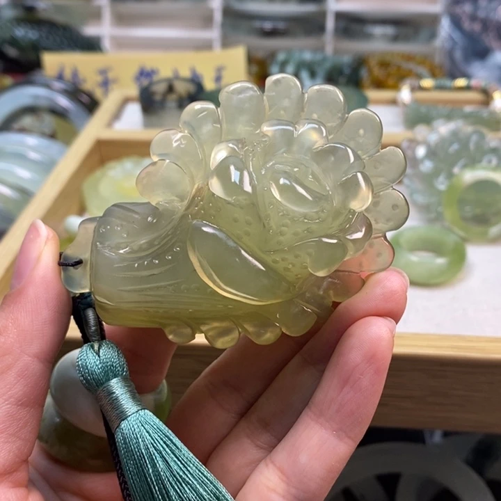 蛇纹石玉未镶嵌吊坠(赠链)微瑕手把白菜不退换