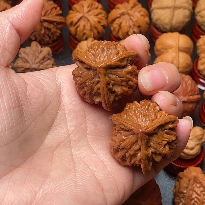 刀***客文玩核桃吊坠三棱