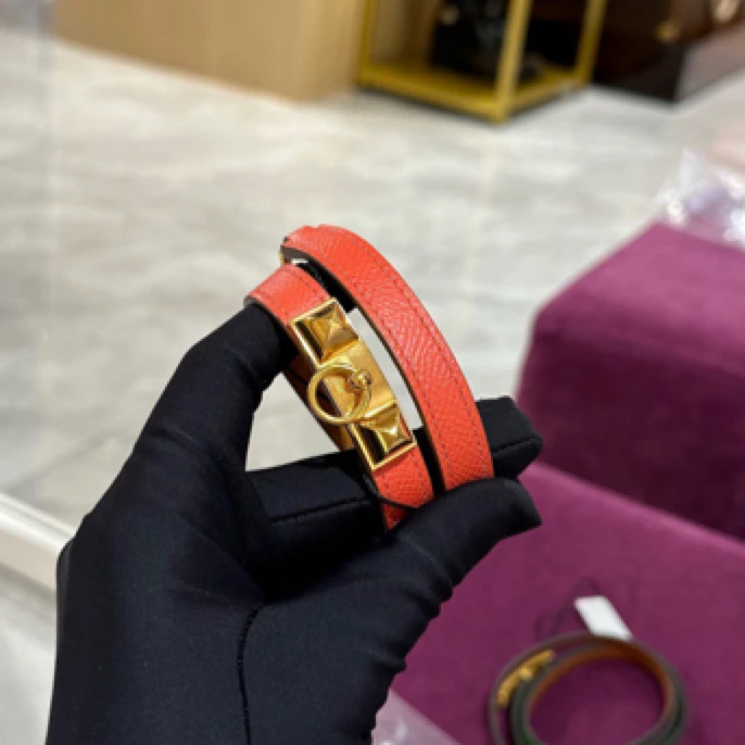 95新 Hermes/爱马仕 cdc 橘粉色 金扣 手环