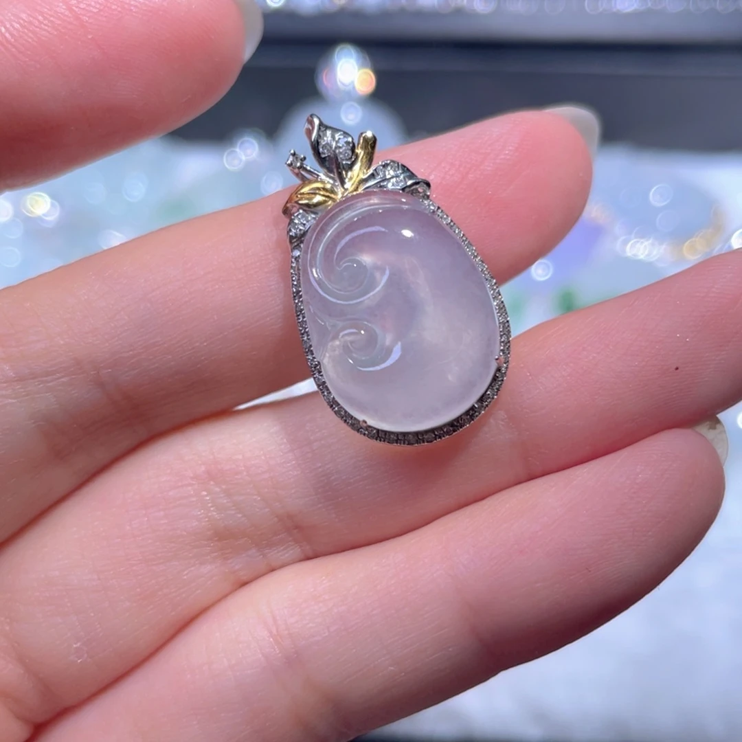 翡翠18K金镶嵌颈饰翡翠