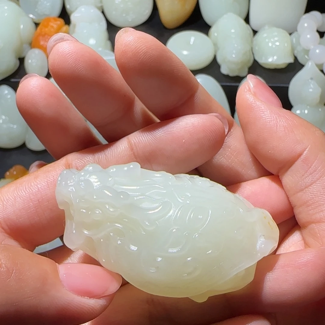 星***石和田玉未镶嵌颈饰